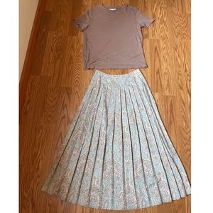 Size 6 vintage skirt like new!